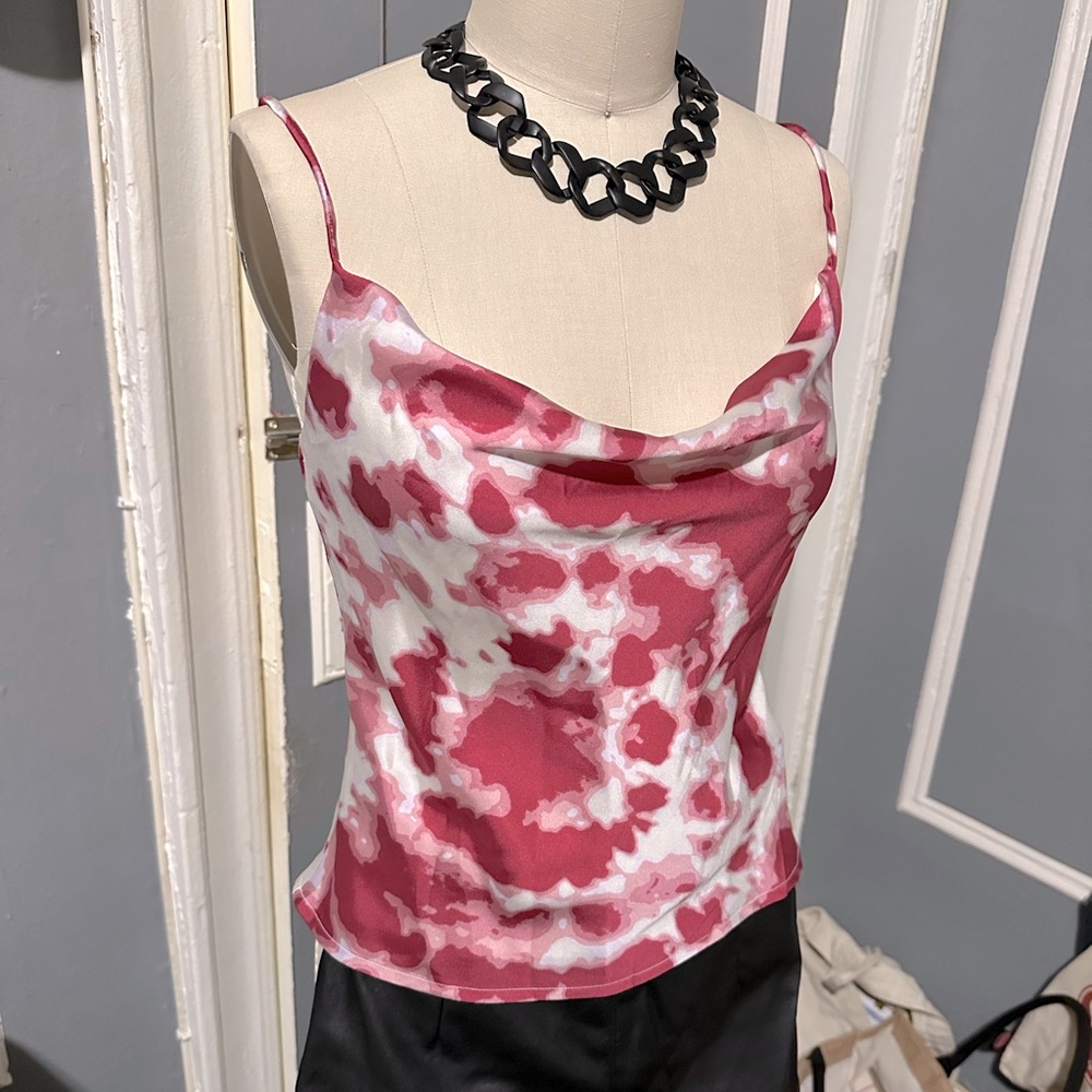 Satin tank top! Pink and white pattern with adjustable straps